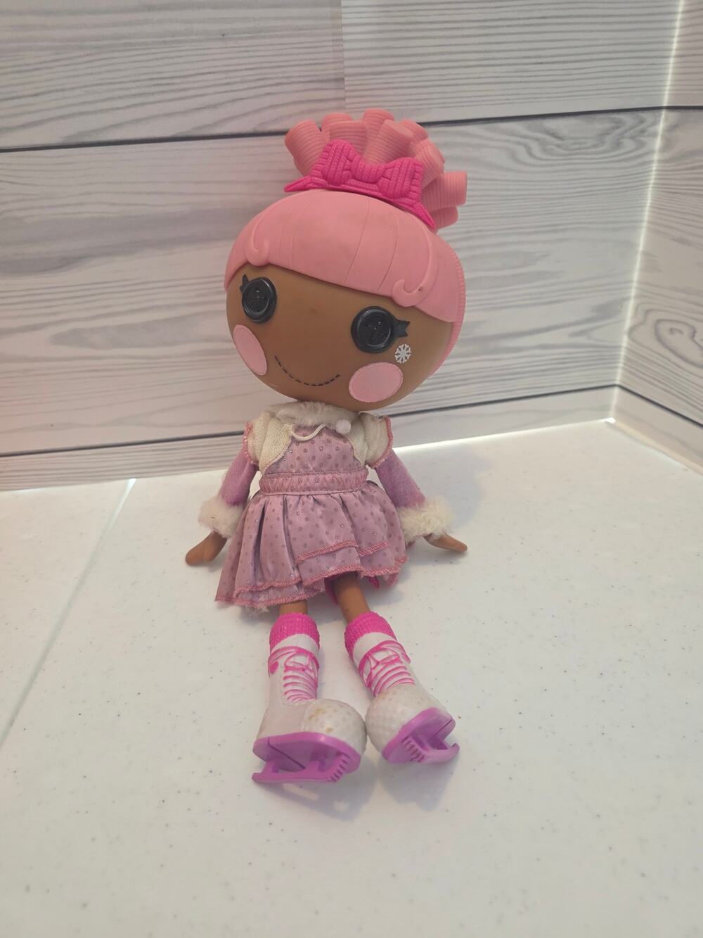 Lalaloopsy Swirly Figure Eight 8 Full Size Doll with Dress and Skates Shoes 12"